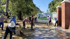 Vượt khó sau lũ lụt cho ngày tựu trường