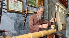 Người thủ từ “kể chuyện” di sản bằng âm nhạc dân tộc