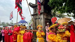 Ninh Bình: Hàng nghìn người “đội mưa” dự Lễ hội đền Thánh Nguyễn 2026