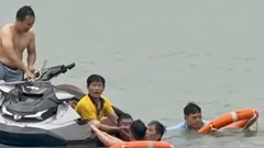 Màn trình diễn flyboard gặp sự cố tai nạn ở Ninh Bình