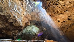 Ninh Bình: Khám phá “dải ngân hà trong động” giữa Di sản Tràng An