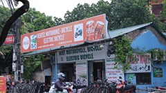 Ninh Bình: Loạn biển quảng cáo tiếng nước ngoài tại Tam Cốc