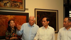 Phó Chủ tịch Ủy ban Châu Âu thăm Bảo tàng Mỹ thuật Việt Nam