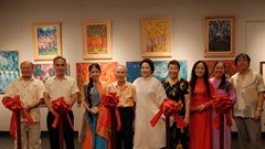 Tình yêu cuộc sống trong triển lãm “Tương giao” của họa sĩ, diễn viên Quế Chi