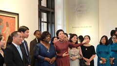 Phu nhân Tổng Bí thư, Chủ tịch nước Tô Lâm cùng phu nhân Tổng thống Mozambique thăm Bảo tàng Mỹ thuật Việt Nam