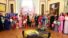  Cầu nối văn hóa Việt Nam- Bỉ qua tà áo dài truyền thống