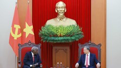 Hơn 300 hình ảnh, hiện vật, tư liệu tại triển lãm “Đảng ta thật là vĩ đại”