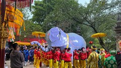 Không còn tình trạng lộn xộn, tranh cướp lộc tại lễ hội Gióng đền Sóc 2025