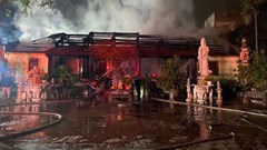 Cháy lớn tại đình, chùa Vẽ ở Bắc Giang