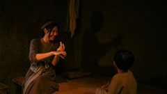 “Đèn âm hồn”: Không chiêu trò vẫn vững top doanh thu phòng vé