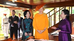 Phu nhân Chủ tịch nước CHXHCN Việt Nam và Hoàng hậu Vương quốc Bỉ thăm Khu Di tích Phủ Chủ tịch