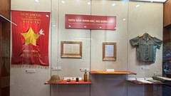 Hiện vật kể chuyện “Bác Hồ với miền Nam - Miền Nam với Bác Hồ”