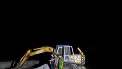 Liên tiếp triệt phá các điểm khai thác cát trái phép quy mô lớn