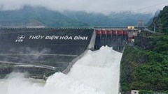Mở 1 cửa xả đáy hồ thủy điện Hòa Bình vào 15 giờ chiều nay