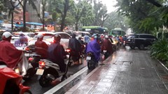 Mưa đến rồi mưa đi, ô nhiễm không khí Hà Nội còn ở lại?