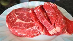 Bóc trần thủ đoạn tinh vi của đường dây sản xuất “thịt bò giả” quy mô lớn tại TP.HCM