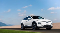VF 6 chinh phục gia đình trẻ: Lái êm, nhiều công nghệ, đi làm hay đi chơi đều nhàn