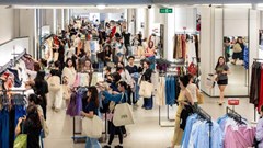  Vincom Red Sale 2026 khởi động “đường đua” mua sắm lớn với loạt ưu đãi tới 70%