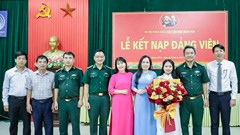 Bài 2 - Một cánh tay giơ lên