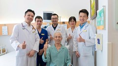 Cứu bệnh nhân U80 bị phình động mạch chủ dọa vỡ bằng kỹ thuật can thiệp không cần mổ mở