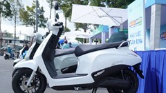 Không cần bằng lái, khách du lịch “xếp lốt” để thuê xe máy điện VinFast Evo Lite