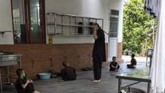 Thấy trẻ bị bạo hành, chỉ đứng quay clip: Có thể bị xử lý thế nào?