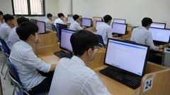 Đề xuất học sinh làm bài kiểm tra trên máy tính: Nếu lỗi máy, xử lý ra sao?