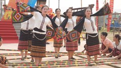 Cuộc sống ấm no, biên cương vững chắc
