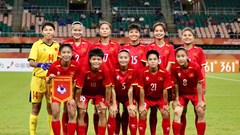 Tuyển nữ nỗ lực lách qua “khe cửa hẹp“