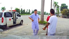 Chuyến xe cứu thương 9,5 triệu đồng và chiếc áo blouse bị cáo buộc giả danh