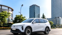 VF MPV 7 biến khoang xe 7 chỗ thành không gian công nghệ cho cả gia đình