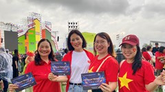 Đông đảo người dân xếp hàng vào xem concert “Việt Nam trong tôi”