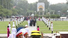 Các đại biểu Quốc hội vào Lăng viếng Chủ tịch Hồ Chí Minh