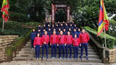 Lễ dâng hương của đội tuyển nữ Việt Nam tại đền thờ các vua Hùng