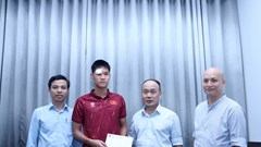 Lãnh đạo LĐBĐ Việt Nam thăm hỏi, động viên cầu thủ Vũ Đức Huy