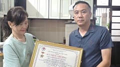 HLV Phan Thanh Hùng nhận Kỷ niệm chương “Vì sự nghiệp bóng đá Việt Nam”