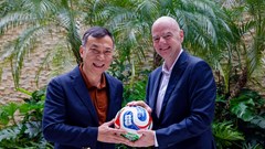Tổng Thư ký FIFA ấn tượng với tình yêu bóng đá tại Việt Nam