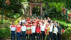 Đội tuyển Điền kinh quốc gia dâng hương tưởng niệm các vua Hùng trước khi tham dự ASIAD   