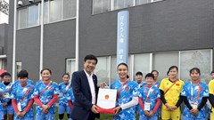 Tổng Lãnh sự quán Việt Nam tại Osaka tiếp sức ĐT nữ Việt Nam trước trận quyết định