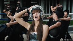 Lisa lập kỷ lục K-pop với MV đạt 200 triệu lượt xem nhanh chóng