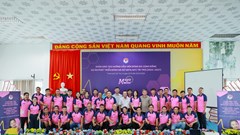 Đưa bóng đá đến gần hơn với trẻ em gái