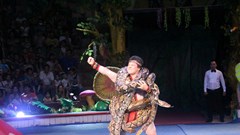 Đầu năm rắn nghe chuyện ông vua xiếc trăn