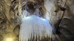Phát hiện hang động mới có nước ngầm, thạch nhũ siêu đẹp ở Thanh Hóa