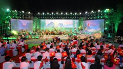 Cầu truyền hình trực tiếp “Dưới lá cờ quyết thắng”: Hào hùng và lắng đọng