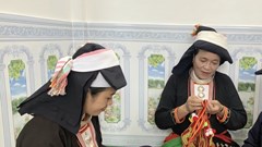 Gìn giữ, phát huy nghề thêu thổ cẩm của người Dao ở Thanh Hoá