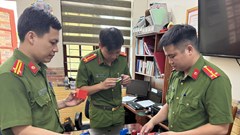 Làm giả giấy tờ mua bán hàng trăm ô tô, chiếm đoạt trên 50 tỉ đồng