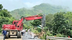 Nhiều tuyến đường miền núi Thanh Hoá sạt lở nghiêm trọng