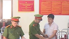 Bắt tạm giam cán bộ địa chính phường có hành vi giả mạo trong công tác