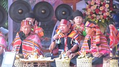 Bảo tồn, phát huy giá trị văn hóa truyền thống gắn với phát triển du lịch