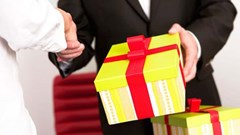 Thanh Hoá nghiêm cấm biếu, tặng quà Tết cho lãnh đạo các cấp dưới mọi hình thức